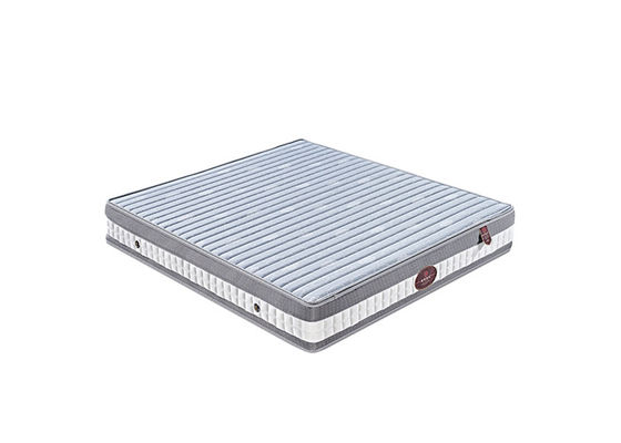綿の記憶泡およびポケット スプリング入りマットレス、ブラウンのシュロが付いている150x200cmのマットレス